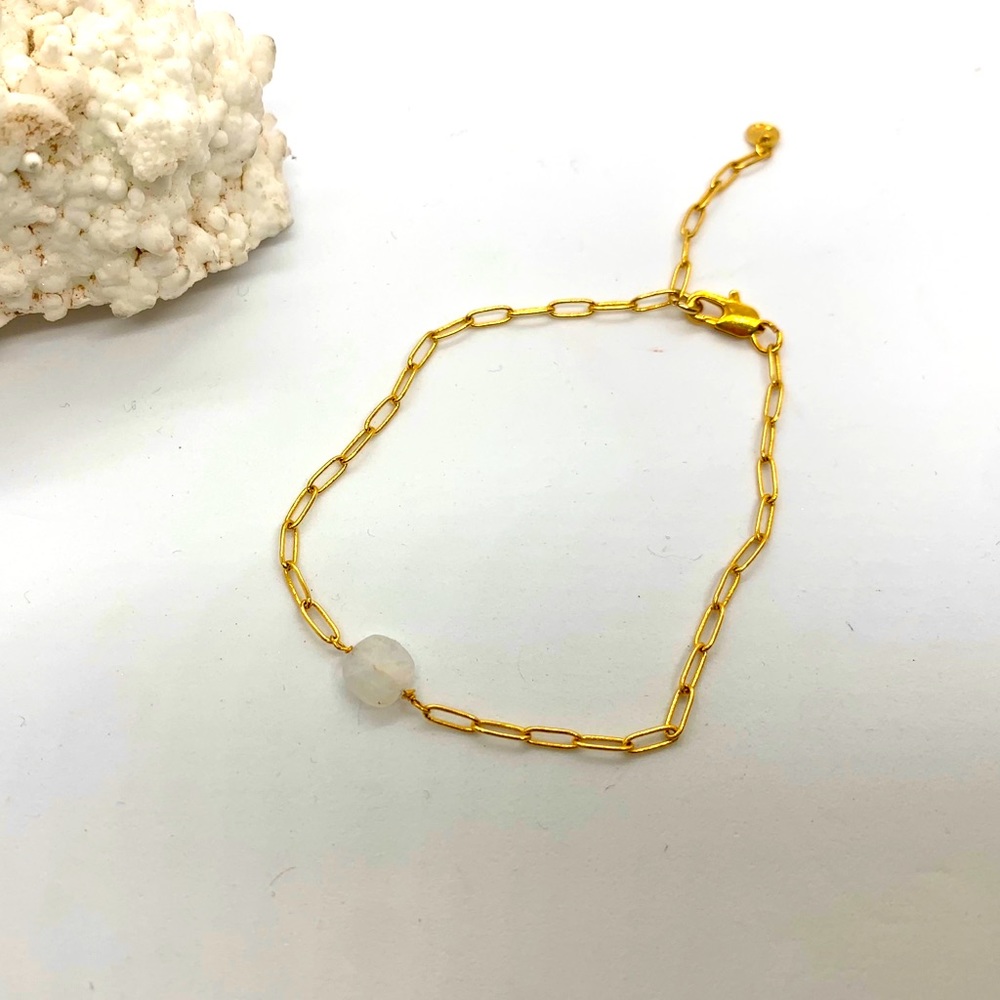 Simple white stone bracelet